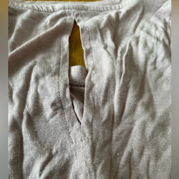 Halogen sleeveless tank top with keyhole at the back, size small - Picture 4 of 7